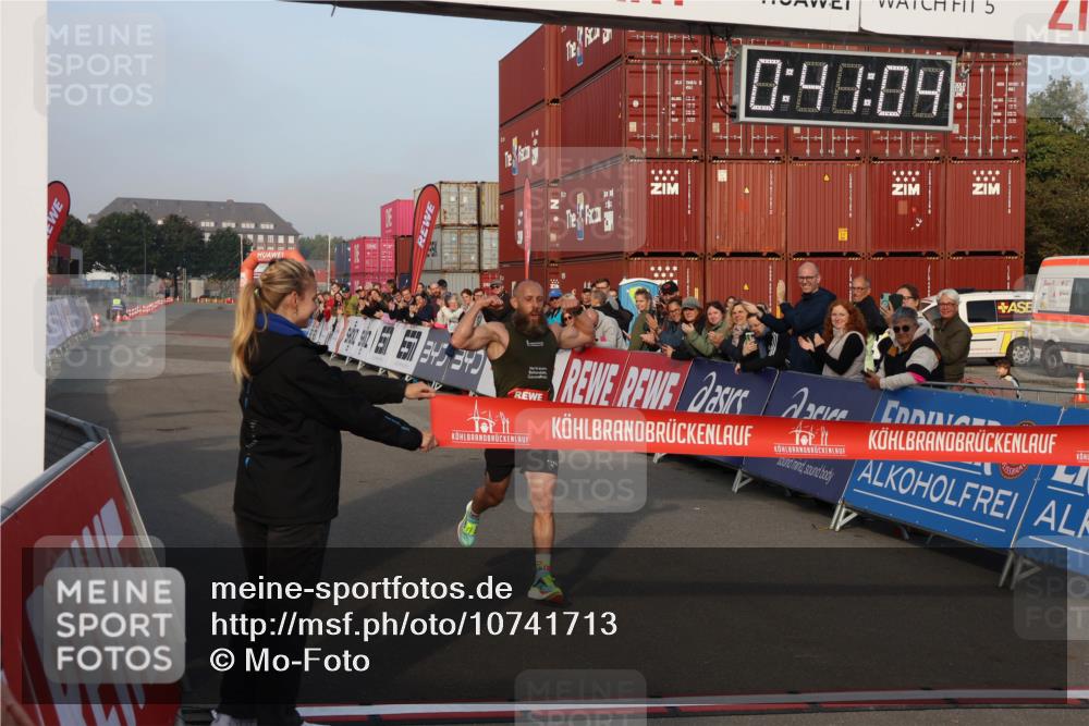 03.10.2026 - Köhlbrandbrückenlauf Mo-Foto http://msf.ph/oto/10741713 03.10.2026 09:41:56 Ziel 0, 98, 09, 5, 2100 meine-sportfotos.de