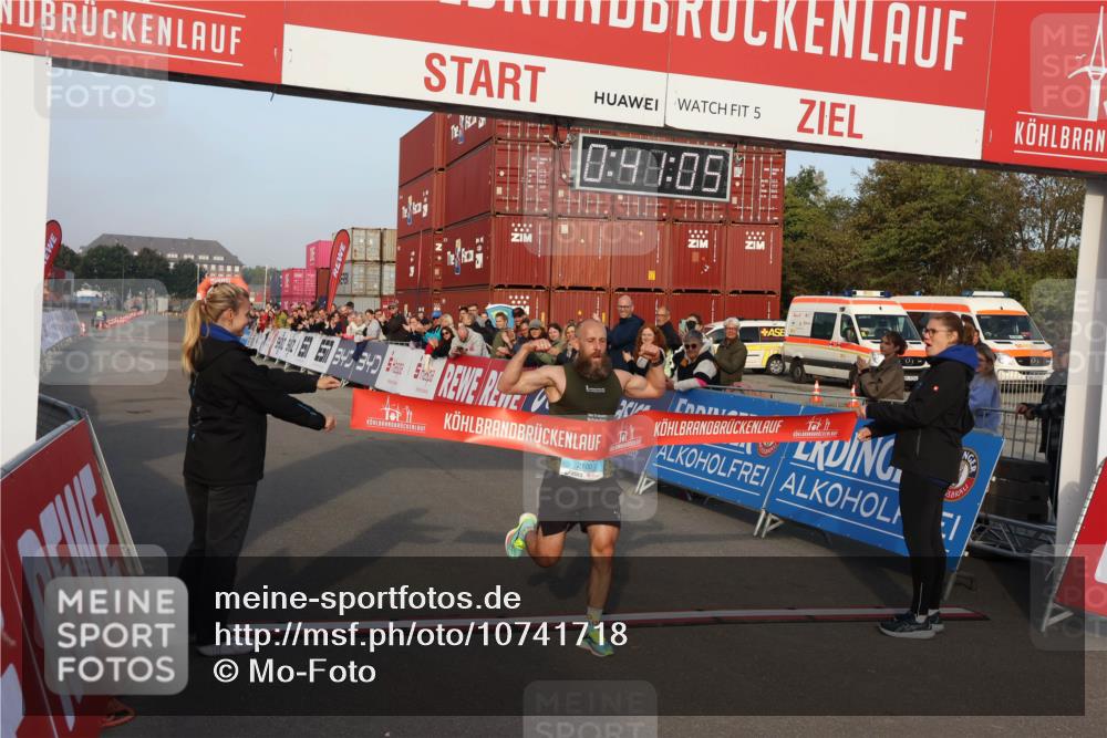 03.10.2026 - Köhlbrandbrückenlauf Mo-Foto http://msf.ph/oto/10741718 03.10.2026 09:41:57 Ziel 5, 0, 48, 05, 940, 2100, 2100 meine-sportfotos.de