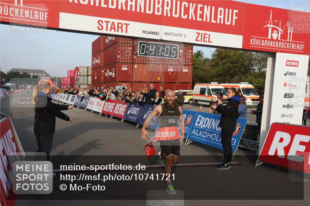 03.10.2026 - Köhlbrandbrückenlauf Mo-Foto http://msf.ph/oto/10741721 03.10.2026 09:41:57 Ziel 5, 0, 48, 09, 340, 2100 meine-sportfotos.de