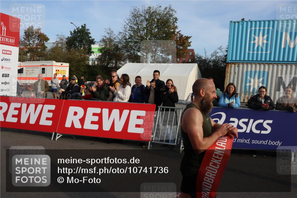 03.10.2026 - Köhlbrandbrückenlauf Mo-Foto http://msf.ph/oto/10741736 03.10.2026 09:41:59 Ziel 340, 2100 meine-sportfotos.de