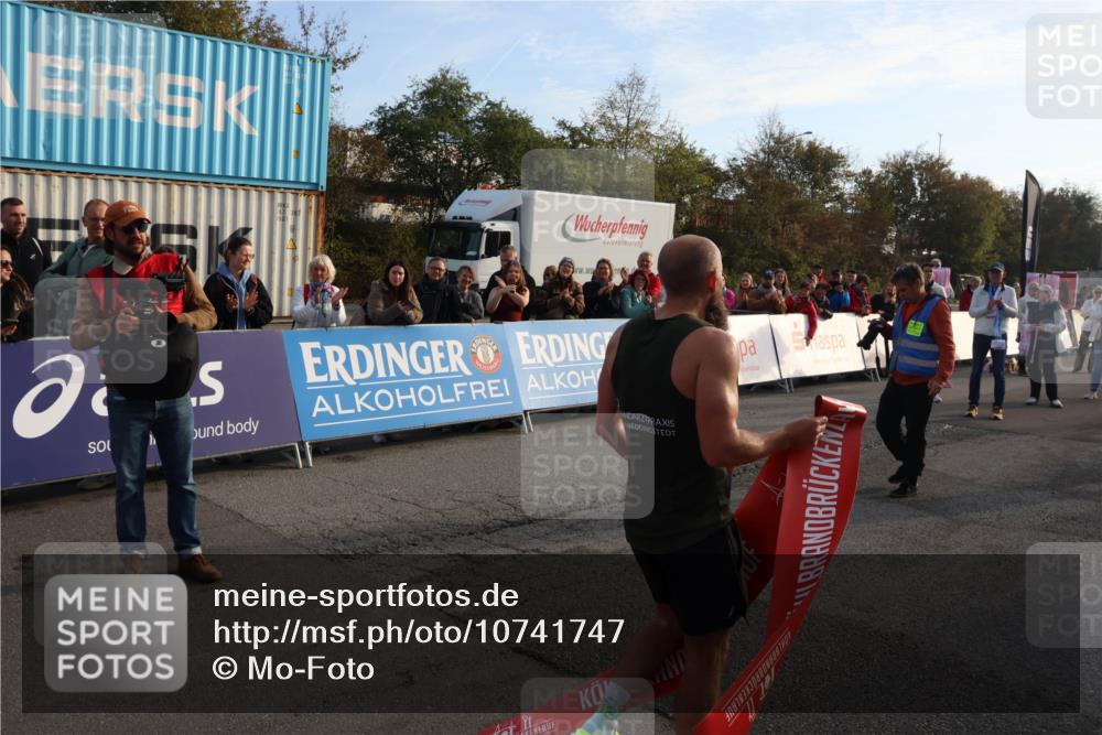 03.10.2026 - Köhlbrandbrückenlauf Mo-Foto http://msf.ph/oto/10741747 03.10.2026 09:42:01 Ziel 2100 meine-sportfotos.de