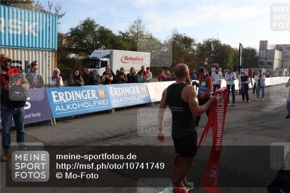 03.10.2026 - Köhlbrandbrückenlauf Mo-Foto http://msf.ph/oto/10741749 03.10.2026 09:42:02 Ziel 2100 meine-sportfotos.de