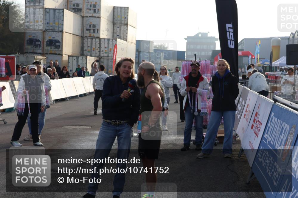 03.10.2026 - Köhlbrandbrückenlauf Mo-Foto http://msf.ph/oto/10741752 03.10.2026 09:42:16 Ziel 453 meine-sportfotos.de