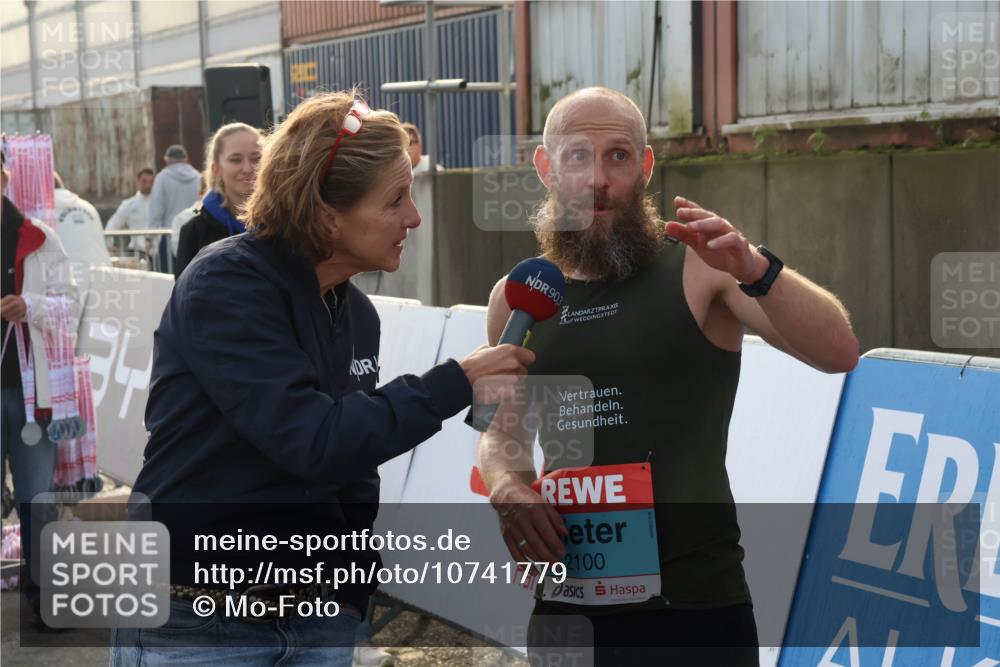 03.10.2026 - Köhlbrandbrückenlauf Mo-Foto http://msf.ph/oto/10741779 03.10.2026 09:42:43 Ziel 90, 3, 2100 meine-sportfotos.de