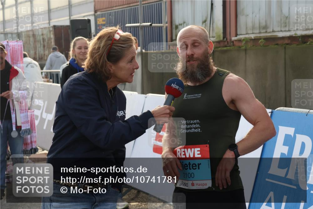 03.10.2026 - Köhlbrandbrückenlauf Mo-Foto http://msf.ph/oto/10741781 03.10.2026 09:42:43 Ziel 90, 3, 2100 meine-sportfotos.de