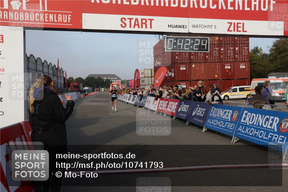 03.10.2026 - Köhlbrandbrückenlauf Mo-Foto http://msf.ph/oto/10741793 03.10.2026 09:43:16 Ziel 5, 5, 0, 42, 29, 1773 meine-sportfotos.de
