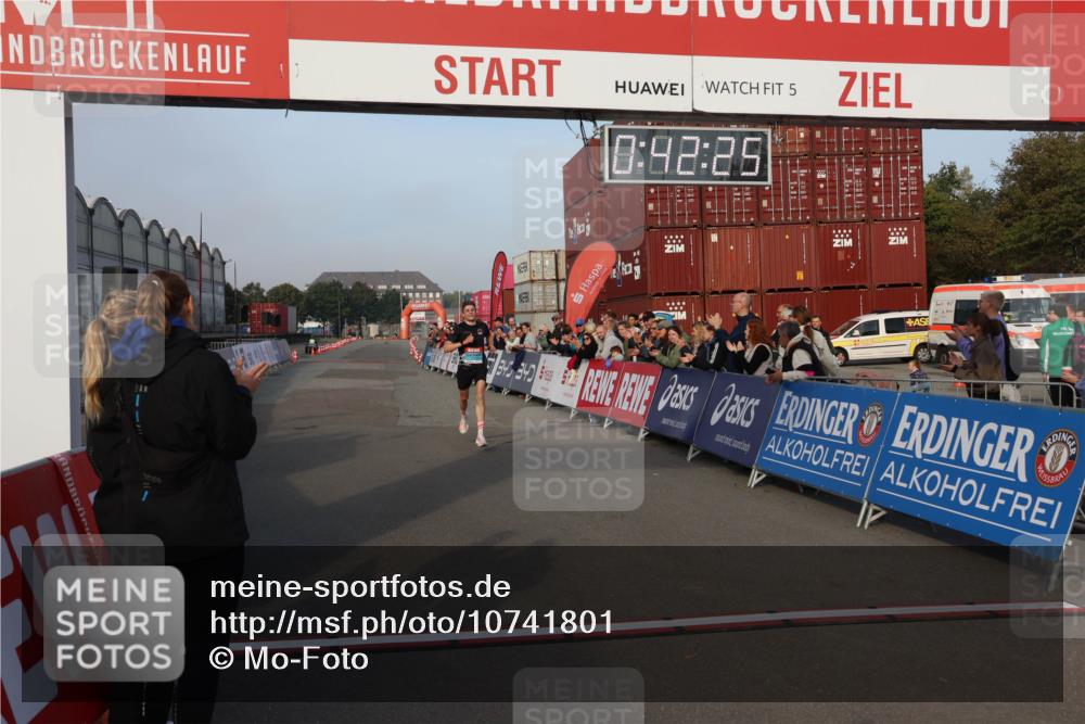 03.10.2026 - Köhlbrandbrückenlauf Mo-Foto http://msf.ph/oto/10741801 03.10.2026 09:43:17 Ziel 5, 9476, 0, 42, 25, 340, 340, 1773 meine-sportfotos.de