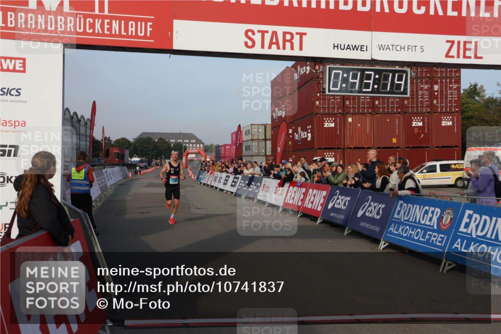 03.10.2026 - Köhlbrandbrückenlauf Mo-Foto http://msf.ph/oto/10741837 03.10.2026 09:44:06 Ziel 5, 57, 0, 48, 89, 1508 meine-sportfotos.de