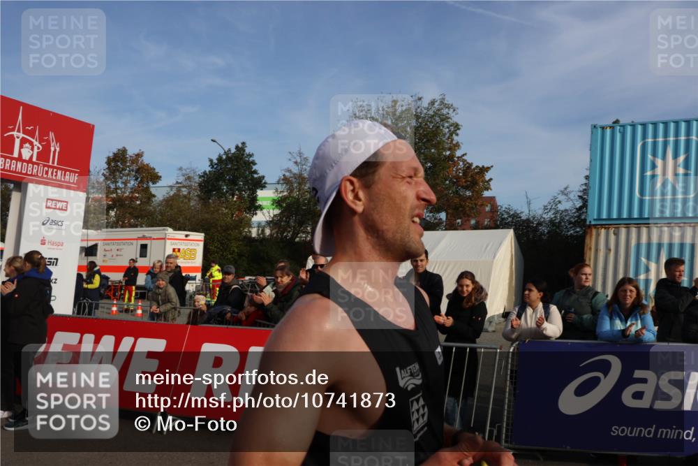 03.10.2026 - Köhlbrandbrückenlauf Mo-Foto http://msf.ph/oto/10741873 03.10.2026 09:44:10 Ziel 1508 meine-sportfotos.de