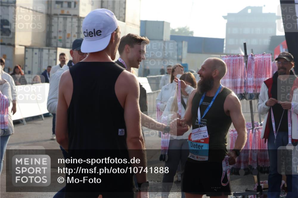 03.10.2026 - Köhlbrandbrückenlauf Mo-Foto http://msf.ph/oto/10741888 03.10.2026 09:44:15 Ziel 16, 2100, 1508 meine-sportfotos.de