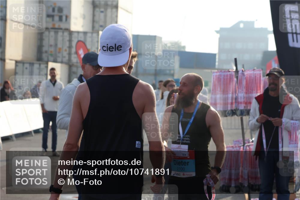 03.10.2026 - Köhlbrandbrückenlauf Mo-Foto http://msf.ph/oto/10741891 03.10.2026 09:44:15 Ziel 2100, 1508 meine-sportfotos.de