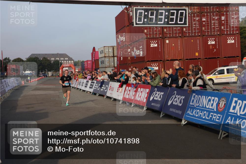 03.10.2026 - Köhlbrandbrückenlauf Mo-Foto http://msf.ph/oto/10741898 03.10.2026 09:44:22 Ziel 0, 49, 80, 340, 340, 172, 2106 meine-sportfotos.de