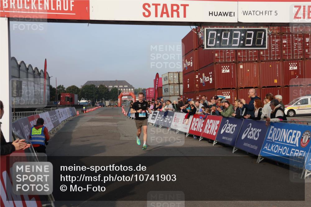 03.10.2026 - Köhlbrandbrückenlauf Mo-Foto http://msf.ph/oto/10741903 03.10.2026 09:44:23 Ziel 5, 340, 340, 0, 48, 88, 2106 meine-sportfotos.de