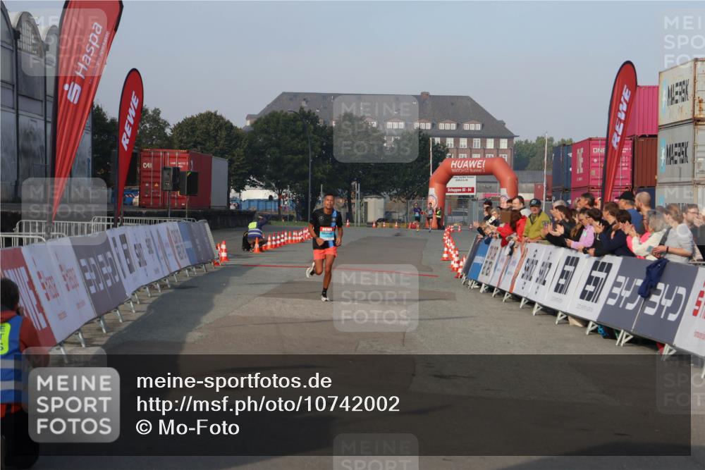 03.10.2026 - Köhlbrandbrückenlauf Mo-Foto http://msf.ph/oto/10742002 03.10.2026 09:45:15 Ziel 2, 60, 64, 340, 340 meine-sportfotos.de