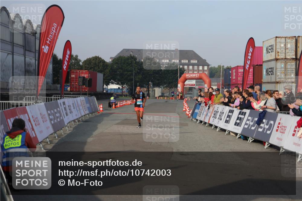 03.10.2026 - Köhlbrandbrückenlauf Mo-Foto http://msf.ph/oto/10742003 03.10.2026 09:45:15 Ziel 2, 60, 64, 340, 340 meine-sportfotos.de