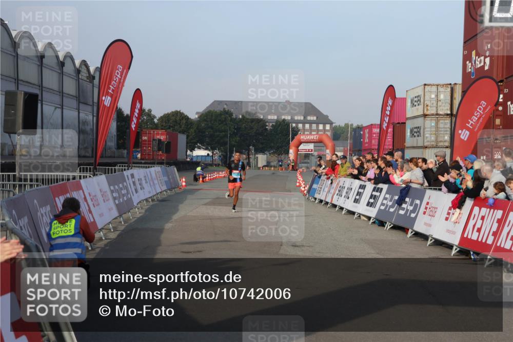 03.10.2026 - Köhlbrandbrückenlauf Mo-Foto http://msf.ph/oto/10742006 03.10.2026 09:45:16 Ziel 340, 340 meine-sportfotos.de