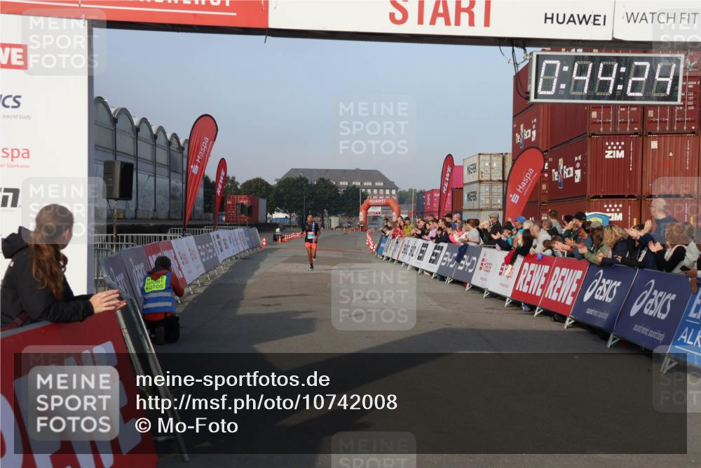 03.10.2026 - Köhlbrandbrückenlauf Mo-Foto http://msf.ph/oto/10742008 03.10.2026 09:45:16 Ziel 340, 340, 10139, 0, 99, 29 meine-sportfotos.de