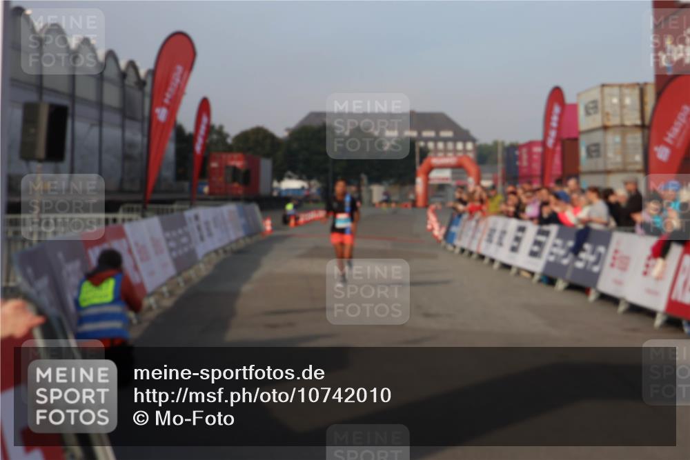 03.10.2026 - Köhlbrandbrückenlauf Mo-Foto http://msf.ph/oto/10742010 03.10.2026 09:45:18 Ziel 777 meine-sportfotos.de