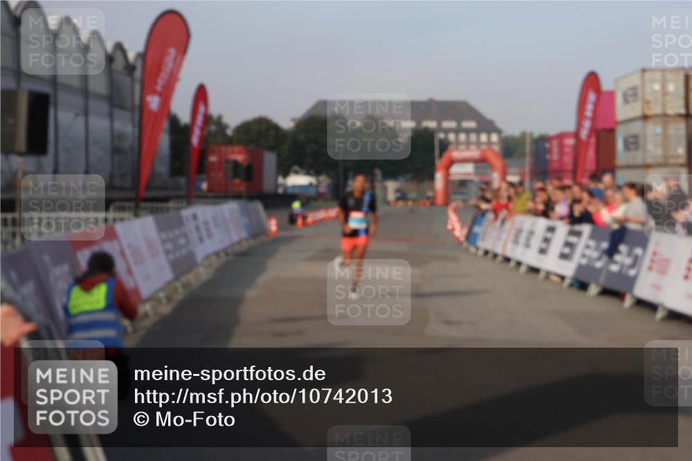 03.10.2026 - Köhlbrandbrückenlauf Mo-Foto http://msf.ph/oto/10742013 03.10.2026 09:45:18 Ziel 777 meine-sportfotos.de