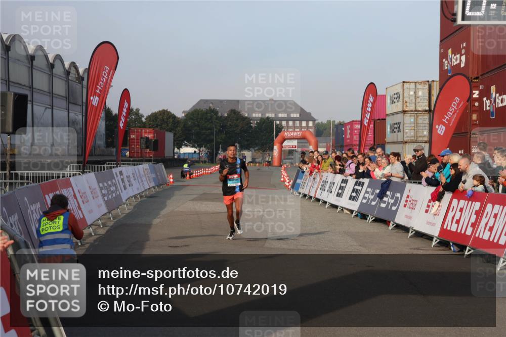 03.10.2026 - Köhlbrandbrückenlauf Mo-Foto http://msf.ph/oto/10742019 03.10.2026 09:45:19 Ziel 12, 1263 meine-sportfotos.de