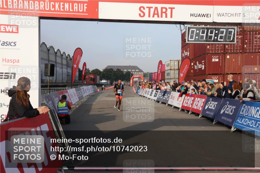 03.10.2026 - Köhlbrandbrückenlauf Mo-Foto http://msf.ph/oto/10742023 03.10.2026 09:45:19 Ziel 34, 5, 0, 49, 28, 1263 meine-sportfotos.de