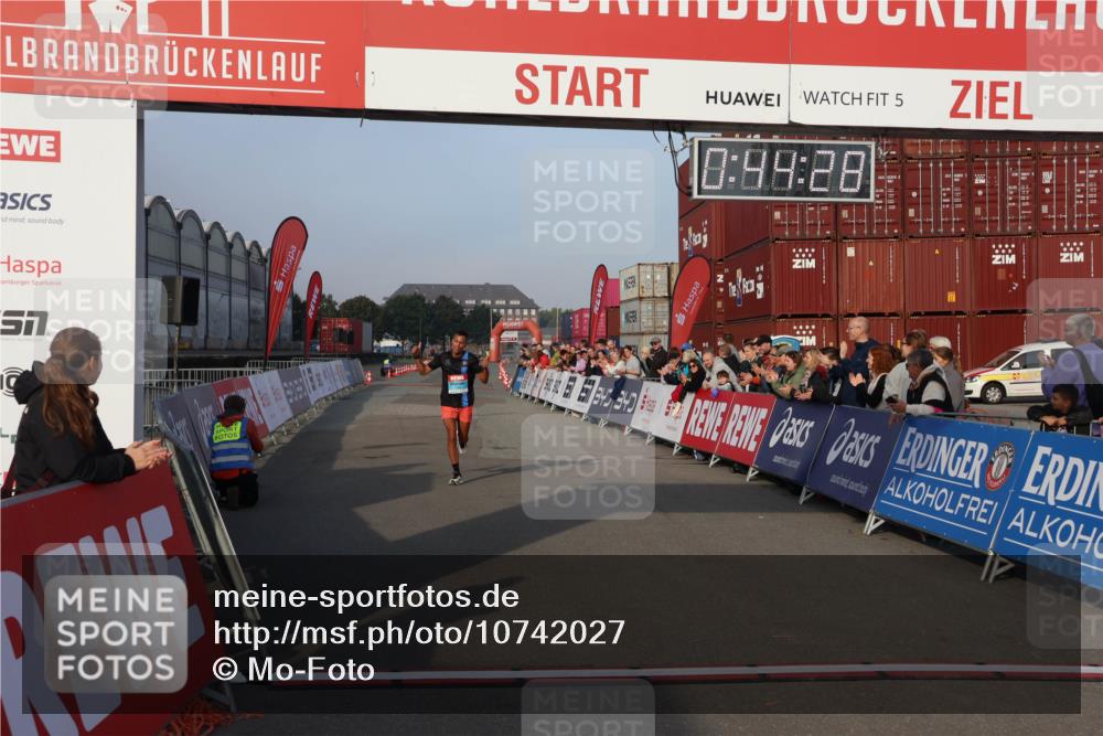 03.10.2026 - Köhlbrandbrückenlauf Mo-Foto http://msf.ph/oto/10742027 03.10.2026 09:45:20 Ziel 5, 10, 99, 28, 1263 meine-sportfotos.de