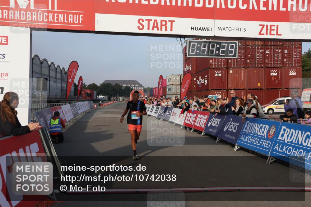 03.10.2026 - Köhlbrandbrückenlauf Mo-Foto http://msf.ph/oto/10742038 03.10.2026 09:45:22 Ziel 5, 0, 89, 29, 1263 meine-sportfotos.de