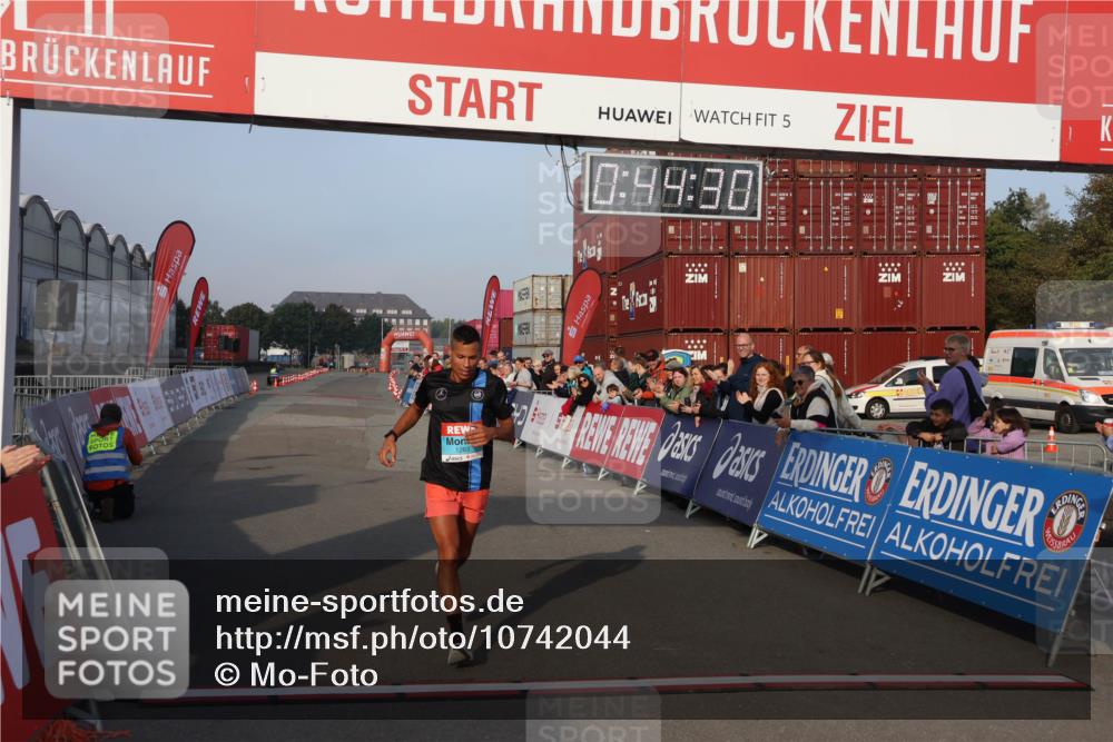 03.10.2026 - Köhlbrandbrückenlauf Mo-Foto http://msf.ph/oto/10742044 03.10.2026 09:45:22 Ziel 5, 0, 99, 80, 1263, 1263 meine-sportfotos.de