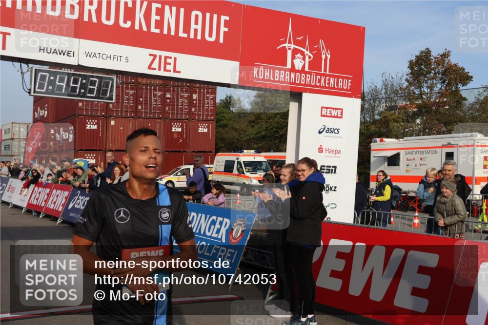 03.10.2026 - Köhlbrandbrückenlauf Mo-Foto http://msf.ph/oto/10742053 03.10.2026 09:45:24 Ziel 5, 0, 99, 88, 1, 7, 80, 98, 1, 1263 meine-sportfotos.de