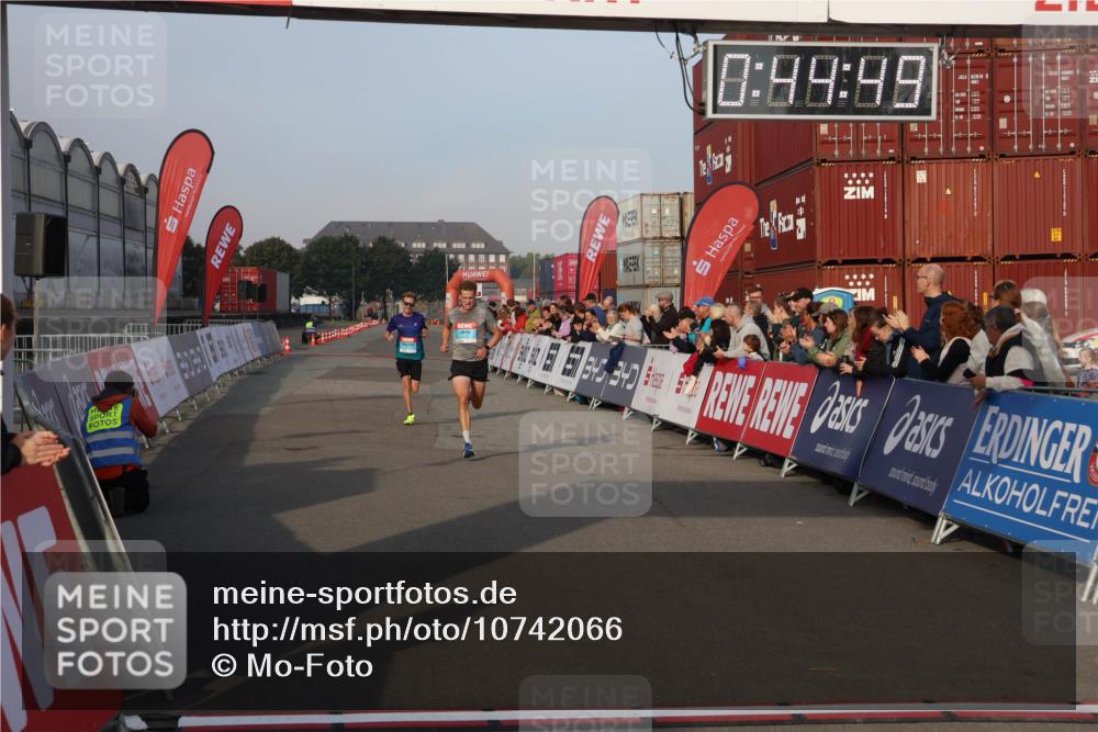 03.10.2026 - Köhlbrandbrückenlauf Mo-Foto http://msf.ph/oto/10742066 03.10.2026 09:45:41 Ziel 66, 68, 0, 2102 meine-sportfotos.de