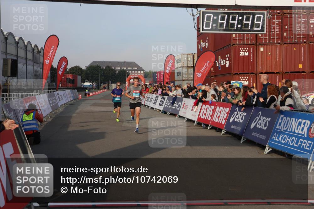 03.10.2026 - Köhlbrandbrückenlauf Mo-Foto http://msf.ph/oto/10742069 03.10.2026 09:45:41 Ziel 0, 99, 99, 2102 meine-sportfotos.de