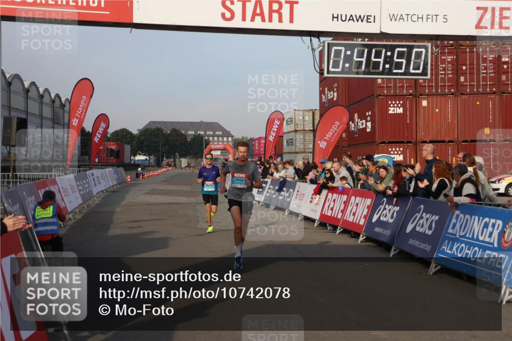03.10.2026 - Köhlbrandbrückenlauf Mo-Foto http://msf.ph/oto/10742078 03.10.2026 09:45:42 Ziel 5, 0, 99, 50, 2102, 340, 340, 2102, 2111 meine-sportfotos.de