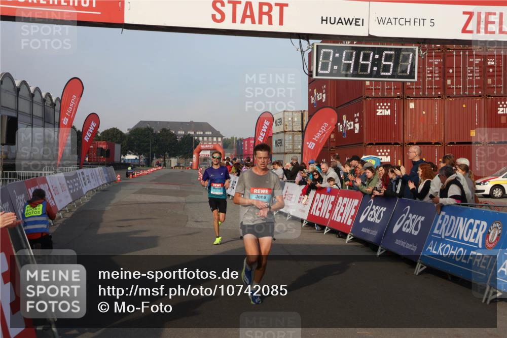 03.10.2026 - Köhlbrandbrückenlauf Mo-Foto http://msf.ph/oto/10742085 03.10.2026 09:45:43 Ziel 5, 0, 99, 68, 5, 458883, 2102, 2111 meine-sportfotos.de