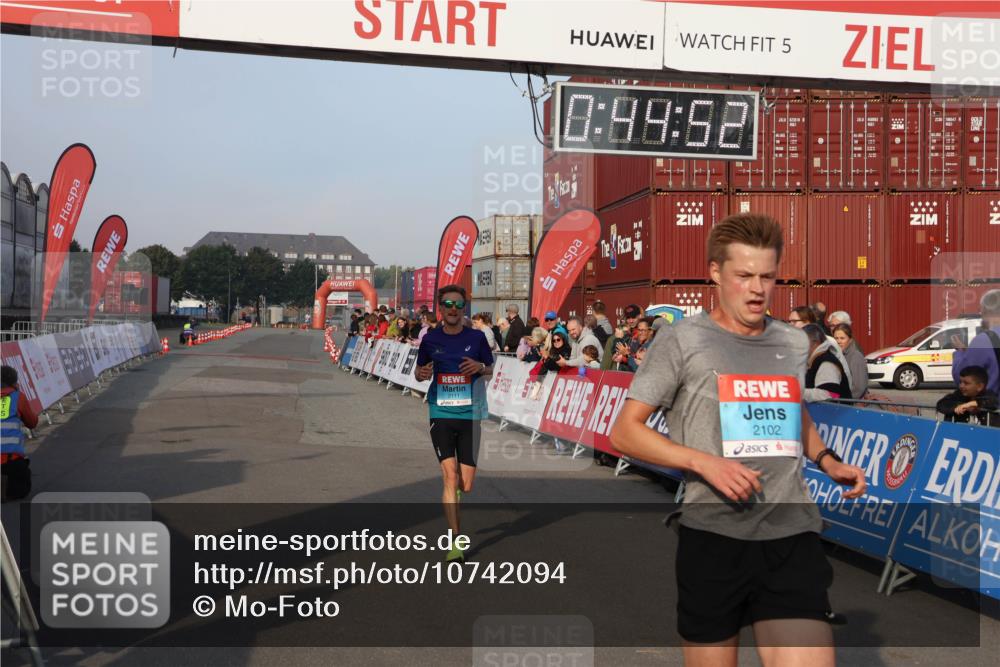 03.10.2026 - Köhlbrandbrückenlauf Mo-Foto http://msf.ph/oto/10742094 03.10.2026 09:45:44 Ziel 5, 0, 89, 52, 2102, 2102, 2111 meine-sportfotos.de