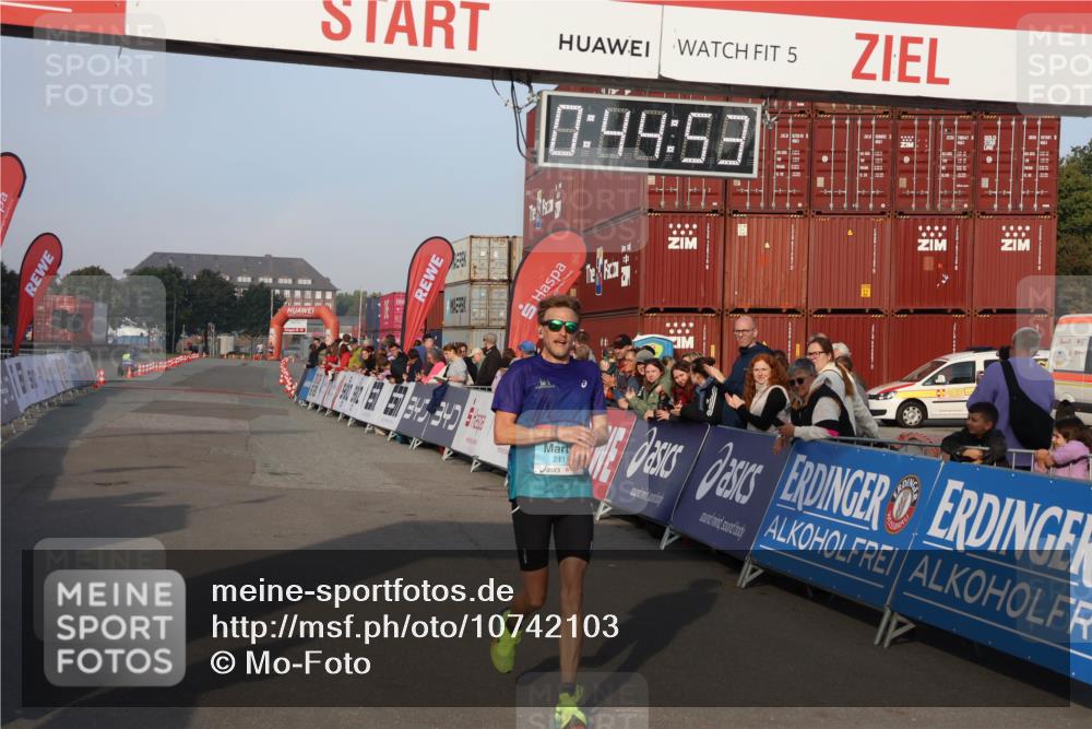03.10.2026 - Köhlbrandbrückenlauf Mo-Foto http://msf.ph/oto/10742103 03.10.2026 09:45:45 Ziel 5, 340, 340, 0, 89, 53, 211, 2102, 2111 meine-sportfotos.de