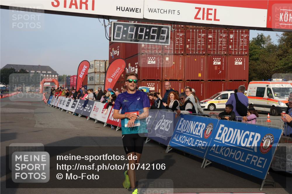 03.10.2026 - Köhlbrandbrückenlauf Mo-Foto http://msf.ph/oto/10742106 03.10.2026 09:45:46 Ziel 5, 0, 99, 58, 82, 85, 10, 2102, 2111 meine-sportfotos.de