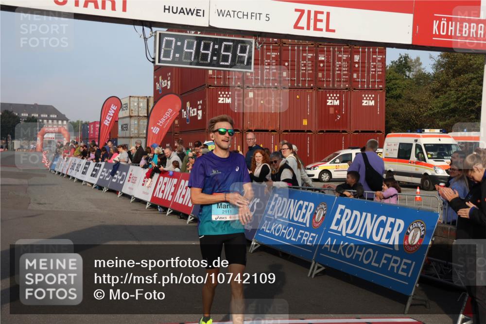 03.10.2026 - Köhlbrandbrückenlauf Mo-Foto http://msf.ph/oto/10742109 03.10.2026 09:45:46 Ziel 5, 0, 99, 59, 340, 340, 2111, 2102, 2111 meine-sportfotos.de