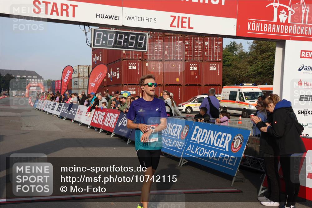 03.10.2026 - Köhlbrandbrückenlauf Mo-Foto http://msf.ph/oto/10742115 03.10.2026 09:45:46 Ziel 5, 0, 99, 59, 2102, 2111 meine-sportfotos.de