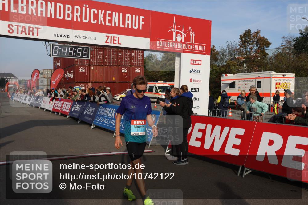 03.10.2026 - Köhlbrandbrückenlauf Mo-Foto http://msf.ph/oto/10742122 03.10.2026 09:45:47 Ziel 5, 0, 98, 55, 5, 2111, 2102, 2111 meine-sportfotos.de