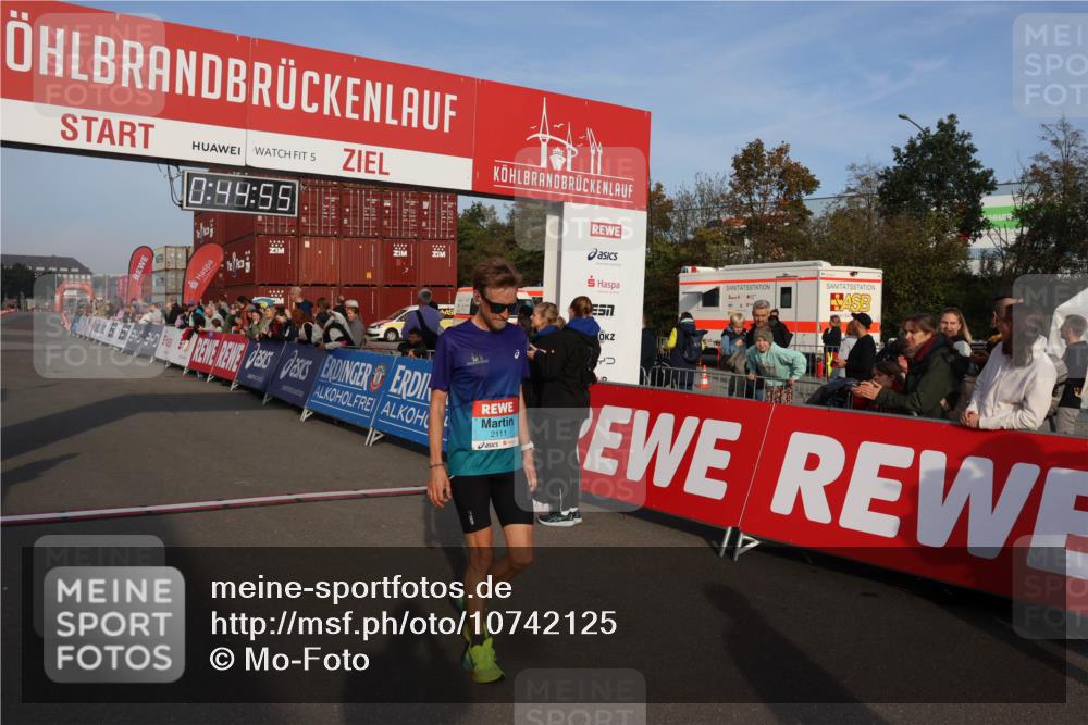 03.10.2026 - Köhlbrandbrückenlauf Mo-Foto http://msf.ph/oto/10742125 03.10.2026 09:45:48 Ziel 5, 0, 99, 59, 2111, 2102, 2111 meine-sportfotos.de