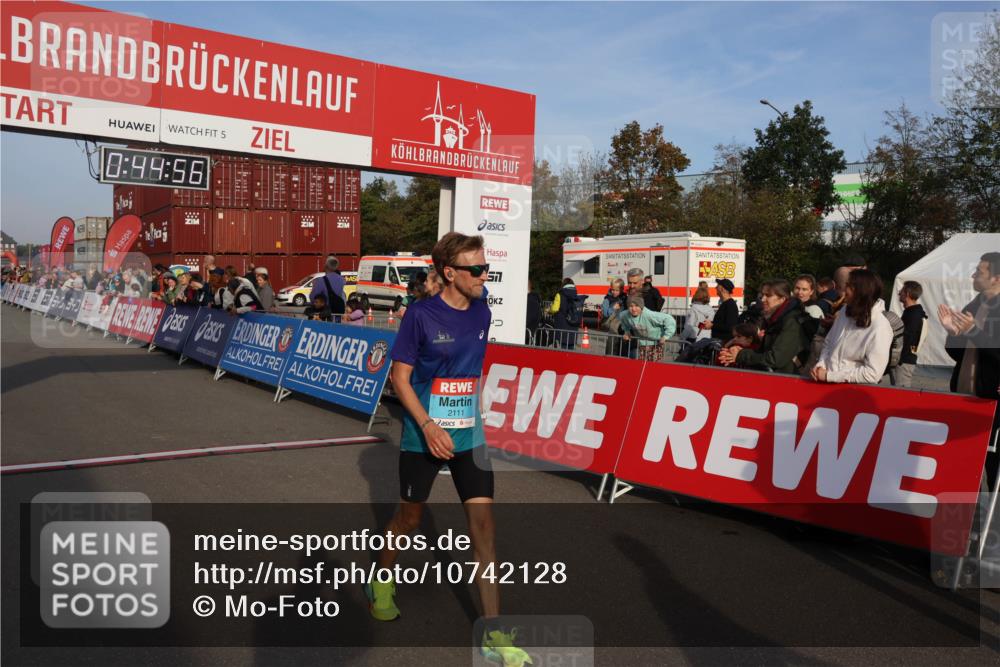 03.10.2026 - Köhlbrandbrückenlauf Mo-Foto http://msf.ph/oto/10742128 03.10.2026 09:45:48 Ziel 5, 0, 99, 56, 2102, 2111 meine-sportfotos.de