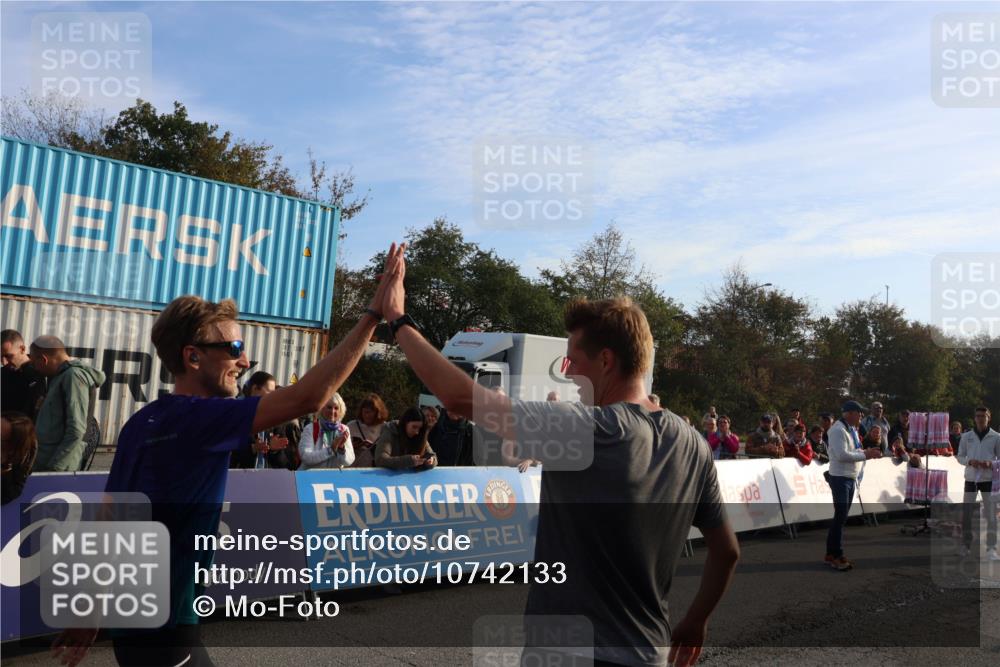 03.10.2026 - Köhlbrandbrückenlauf Mo-Foto http://msf.ph/oto/10742133 03.10.2026 09:45:51 Ziel 2111 meine-sportfotos.de