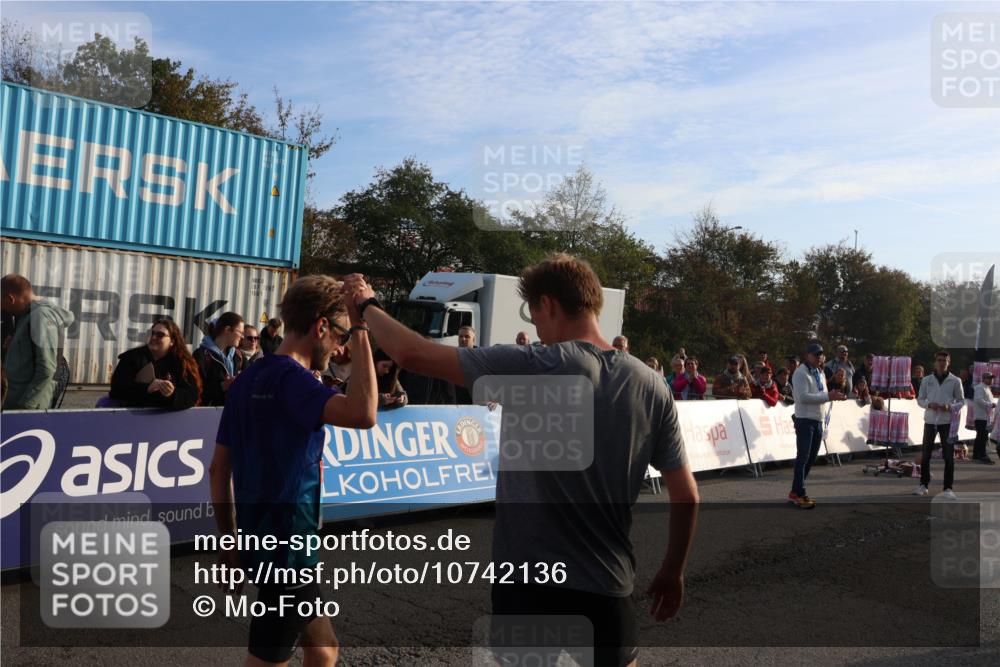 03.10.2026 - Köhlbrandbrückenlauf Mo-Foto http://msf.ph/oto/10742136 03.10.2026 09:45:51 Ziel 2111 meine-sportfotos.de