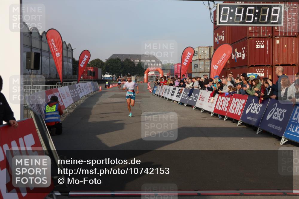 03.10.2026 - Köhlbrandbrückenlauf Mo-Foto http://msf.ph/oto/10742153 03.10.2026 09:46:12 Ziel 6926, 340, 340, 0, 49, 89, 1063 meine-sportfotos.de