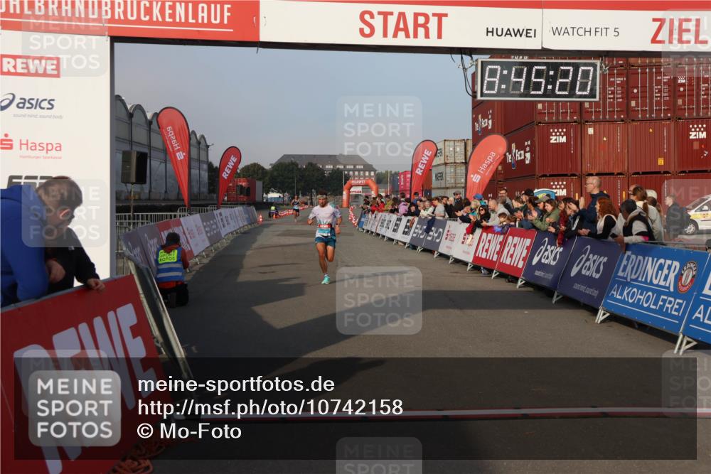 03.10.2026 - Köhlbrandbrückenlauf Mo-Foto http://msf.ph/oto/10742158 03.10.2026 09:46:12 Ziel 5, 8, 85, 20, 1063 meine-sportfotos.de