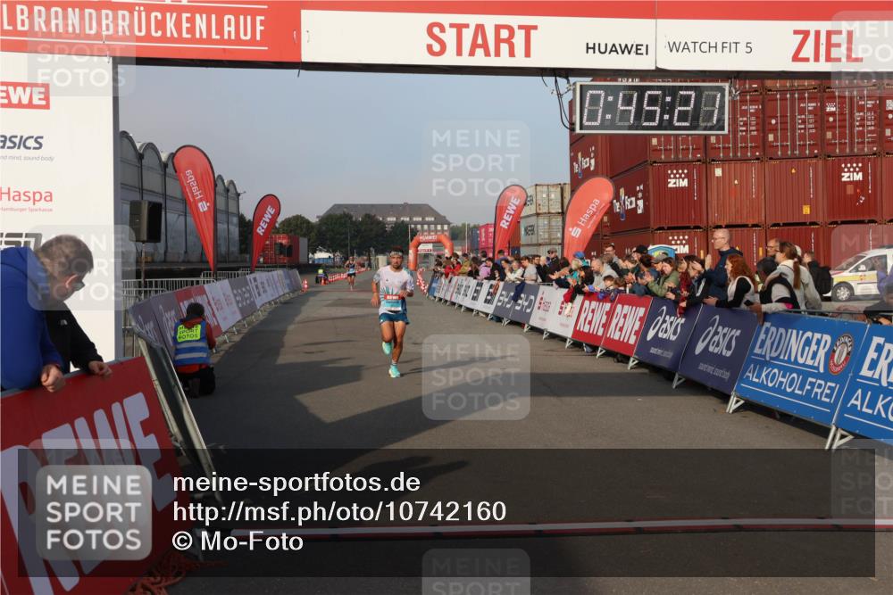 03.10.2026 - Köhlbrandbrückenlauf Mo-Foto http://msf.ph/oto/10742160 03.10.2026 09:46:13 Ziel 5, 0, 46, 28, 1063 meine-sportfotos.de