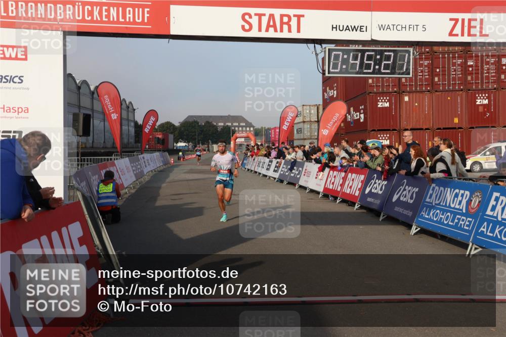 03.10.2026 - Köhlbrandbrückenlauf Mo-Foto http://msf.ph/oto/10742163 03.10.2026 09:46:13 Ziel 5, 0, 95, 28, 1063 meine-sportfotos.de