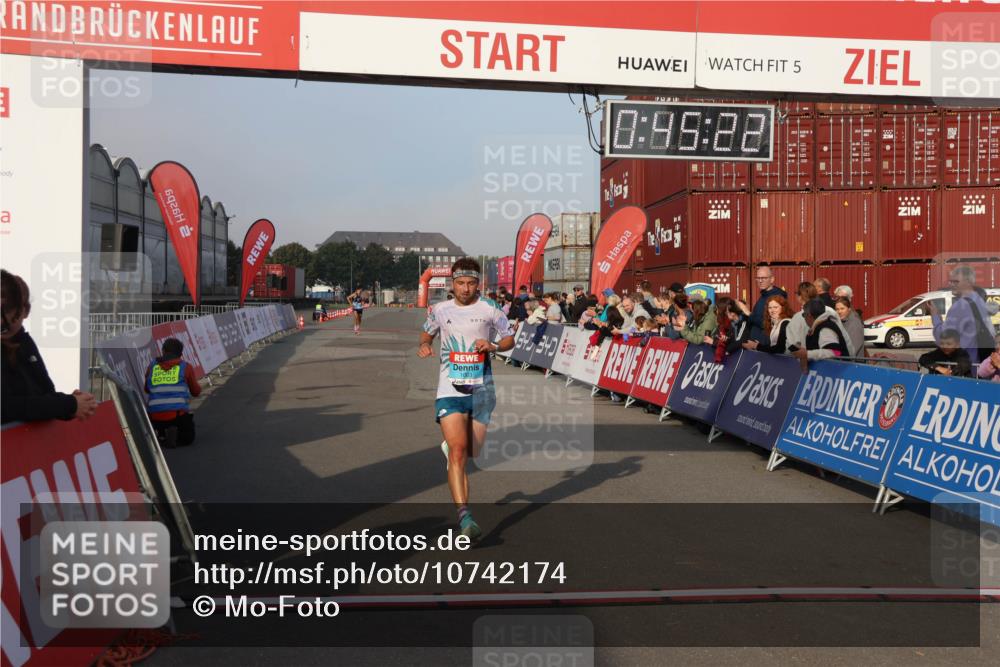 03.10.2026 - Köhlbrandbrückenlauf Mo-Foto http://msf.ph/oto/10742174 03.10.2026 09:46:14 Ziel 5, 6926, 0, 99, 22, 1063, 1063 meine-sportfotos.de