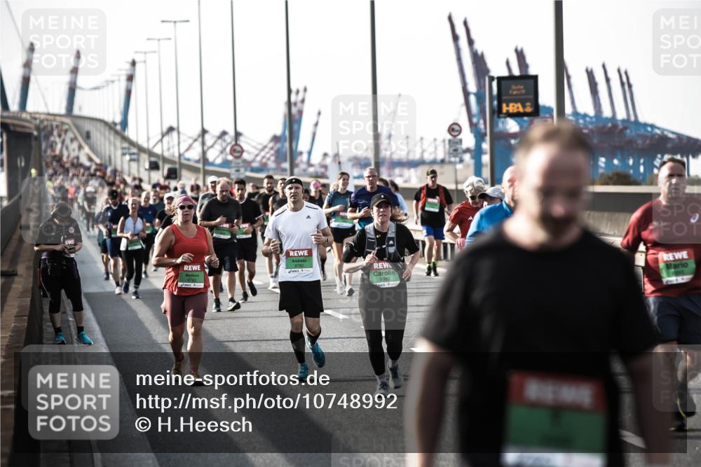 03.10.2026 - Köhlbrandbrückenlauf H.Heesch http://msf.ph/oto/10748992 03.10.2026 16:12:53 Position 3 9782, 9783 meine-sportfotos.de