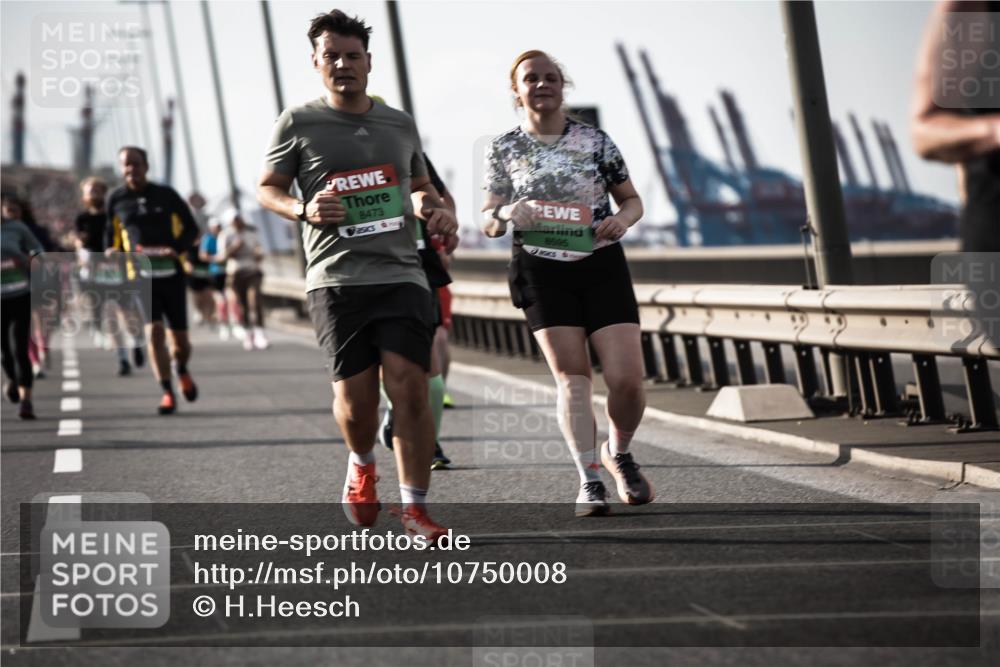 03.10.2026 - Köhlbrandbrückenlauf H.Heesch http://msf.ph/oto/10750008 03.10.2026 16:07:45 Position 3 8473, 8595 meine-sportfotos.de
